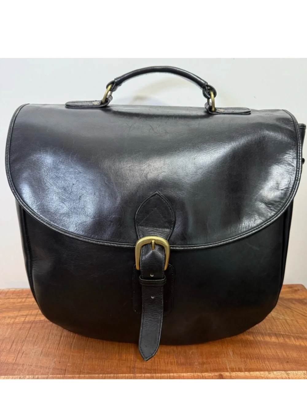 Wilson Leather Black Men's Convertible Messenger Backpack‎ Bag with Brass Buckle